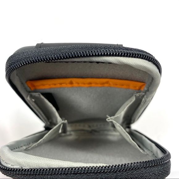 💥3/15 Lowepro small black camera case shell - new - Picture 1 of 7